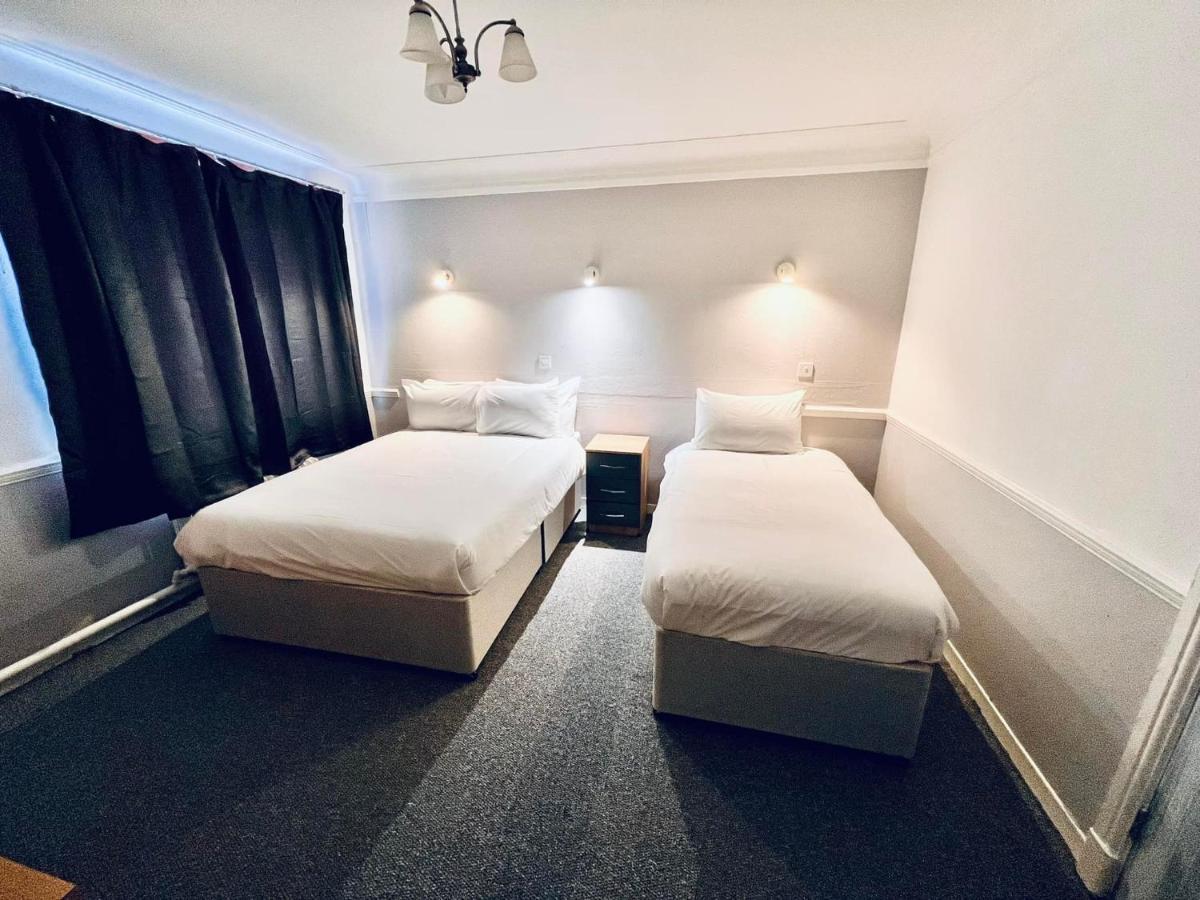 Sneyd Arms Hotel Tunstall Chatterley Eksteriør billede