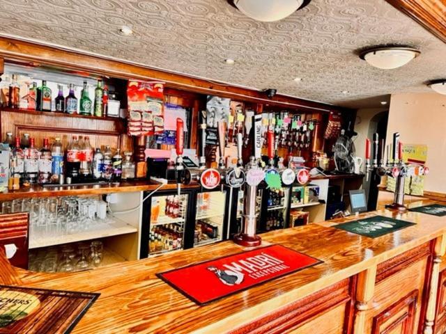 Sneyd Arms Hotel Tunstall Chatterley Eksteriør billede