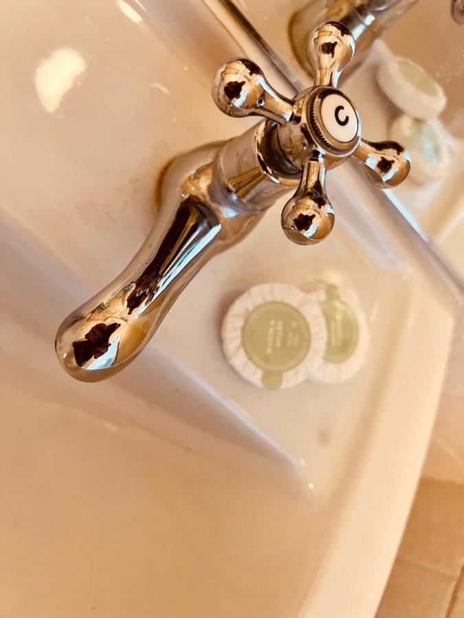Sneyd Arms Hotel Tunstall Chatterley Eksteriør billede